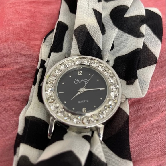 Women’s Fashion Watch/Bling - Picture 3 of 5